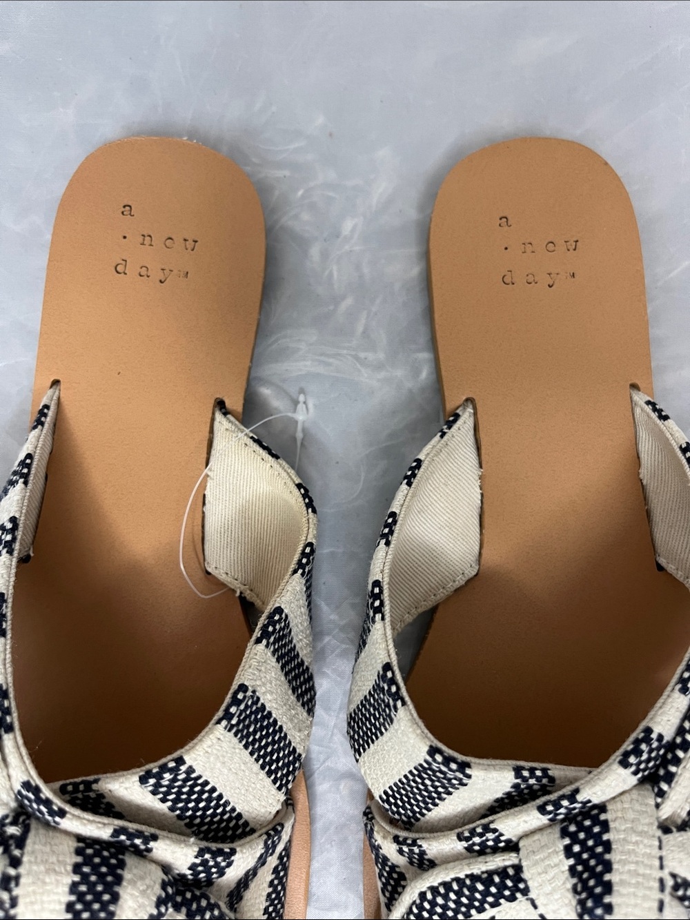 A New Day Knotted Black & Creme Textile Upper Slide Sandals - Size 6 - Picture 5 of 7